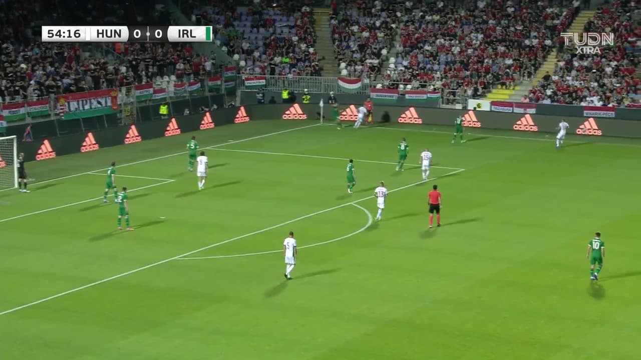 ¡TIRO ATAJADO! disparo por Ádám Szalai.