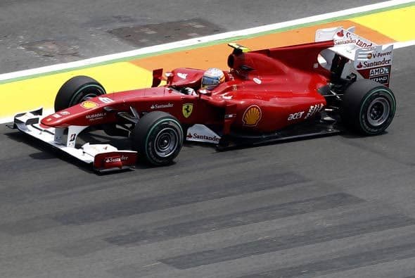 El español Fernando Alonso, arrancó desde la 4ta. posición, pero perdió puestos y rápidamente cayó hasta el 9no..