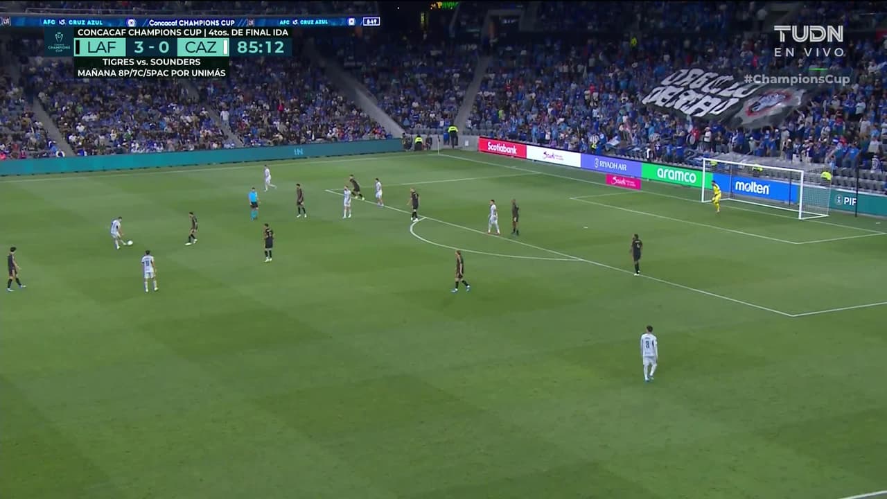 ¡TIRO ATAJADO! disparo por Luka Romero.