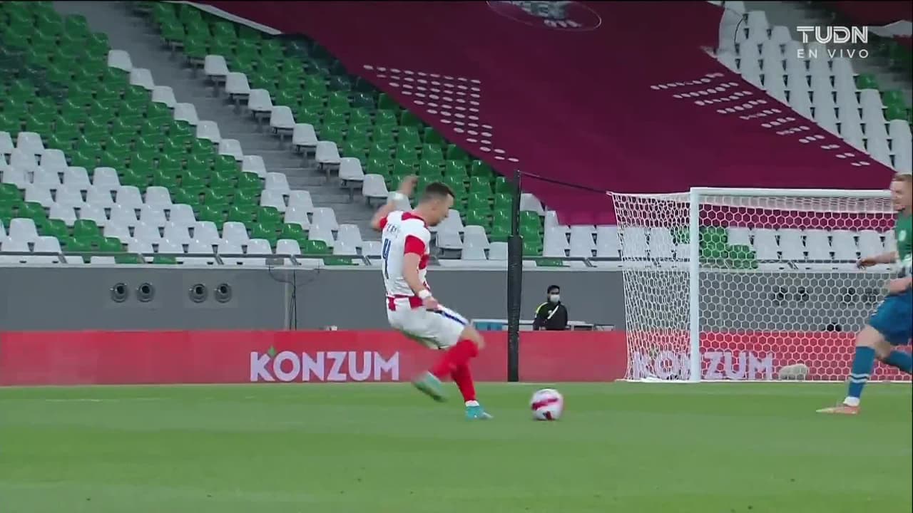 ¡TIRO ATAJADO! disparo por Ivan Perisic.