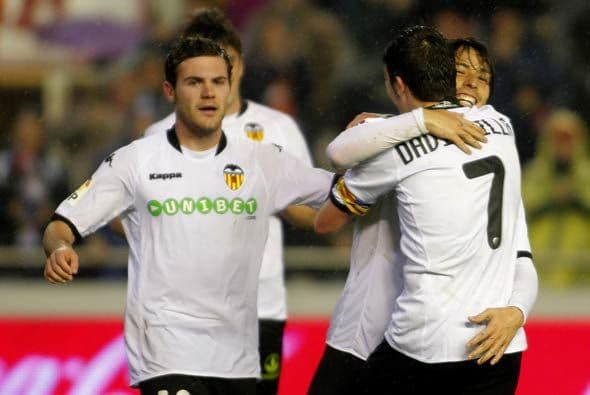 Con los tantos de Juan Mata y David Silva, el Valencia sacó el triunfo por 2-0.