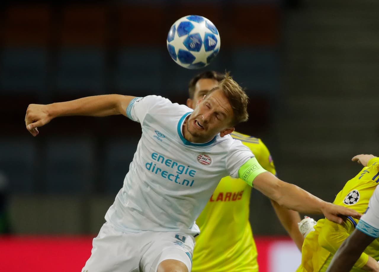 Para la segunda parte, PSV Eindhoven no quitó el pie del acelerador y buscó la ventaja de visitante.