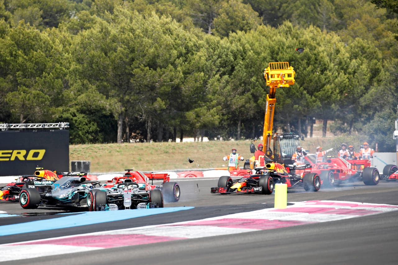 El choque entre los autos hizo que saliera perjudicado Valteri Bottas de Mercedes, quien había largado en la segunda posición, y finalizó séptimo.