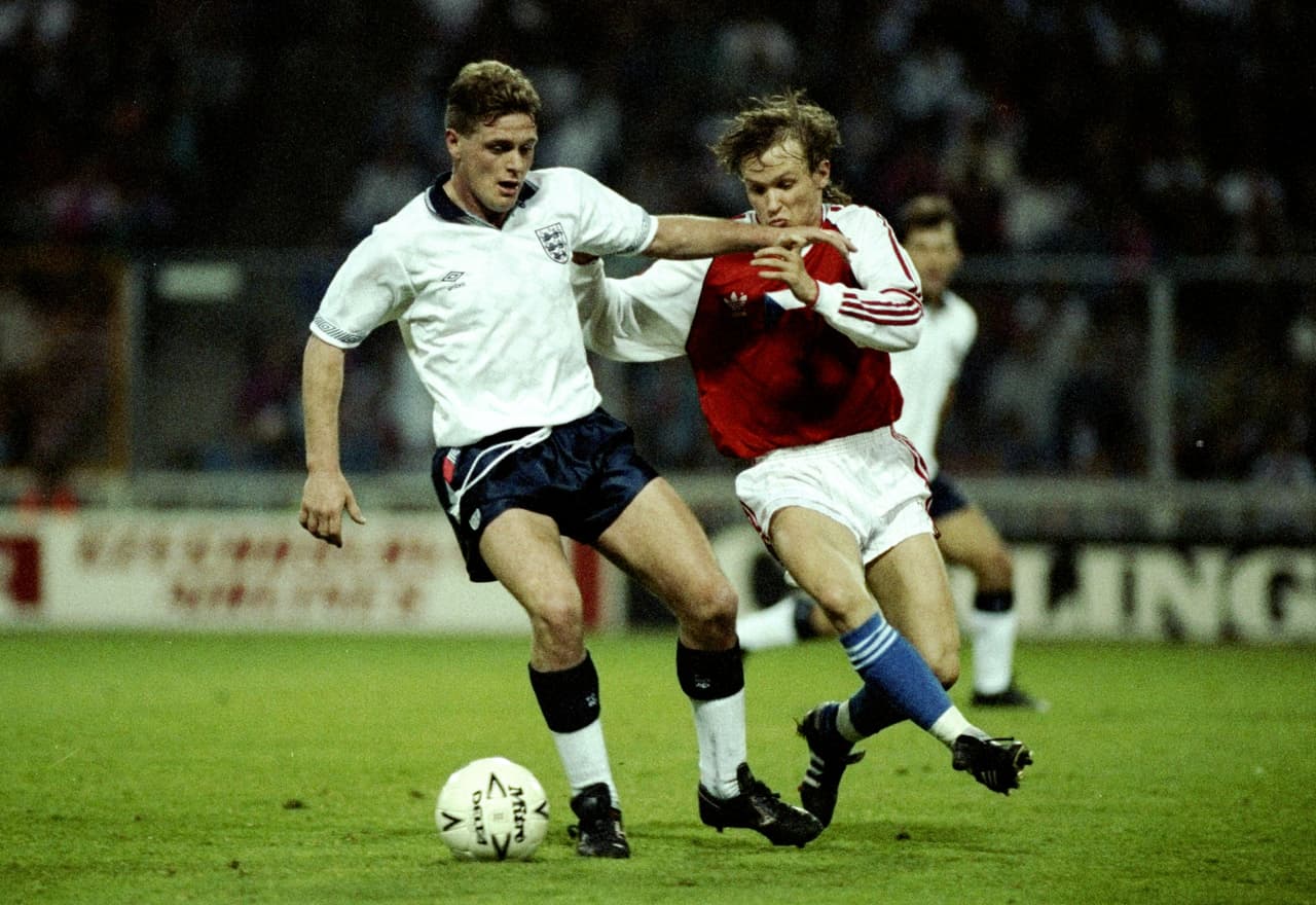 El jugador fue el líder de su generación en Inglaterra a finales de los años ochentas y principios de los noventas, años entre los que estuvo en el Tottenham Hospur, Lazio en Italia y Glasgow Rangers.