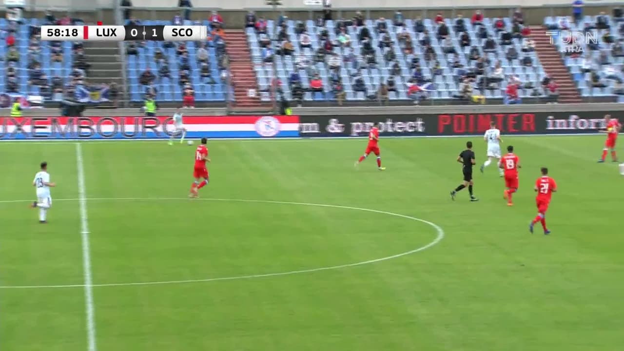 ¡TIRO ATAJADO! disparo por Billy Gilmour.