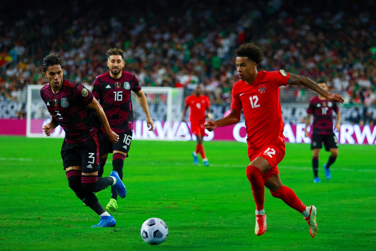 Orbelín pineda (45+2) y Héctor Herrera (90+8) se encargan de anotar en el sufrido triunfo de México 2-1 sobre a Canadá.