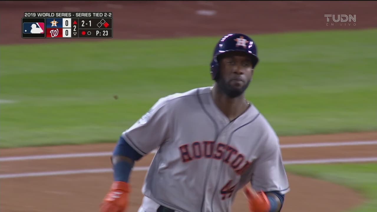 Yordan Álvarez se va para la calle y raspa a Joe Ross