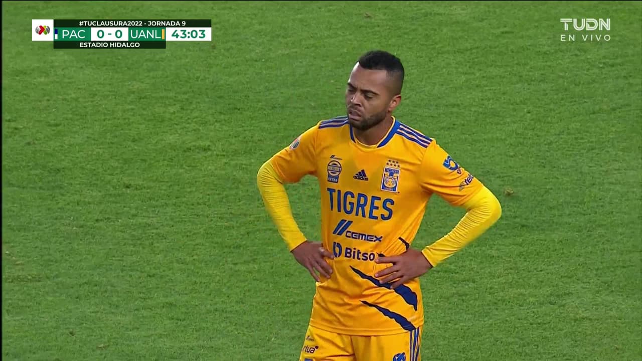 ¡TIRO ATAJADO! disparo por Víctor Guzmán.