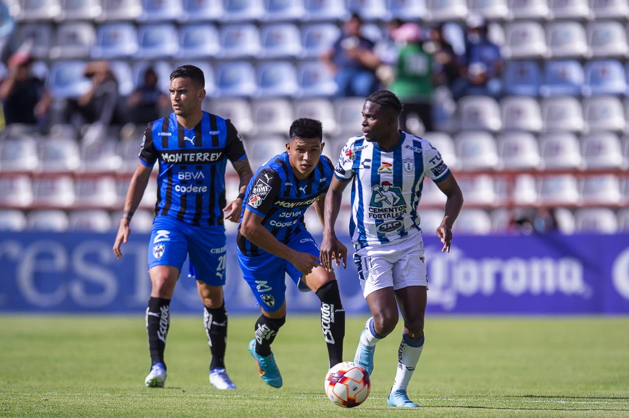 Gracias a un doblete de Luis Chávez y otro golazo de Roberto de la Rosa, el Pachuca dio cuenta de los Rayados.