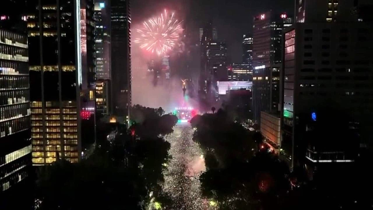 Reportan tres muertos por asfixia en el Ángel de la Independencia en CDMX, tras triunfo de México