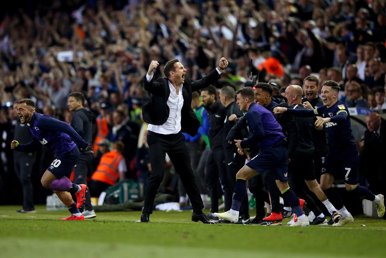 El festejo memorable de Lampard con el Derby Country tras eliminar al equipo del 'Loco' Bielsa.