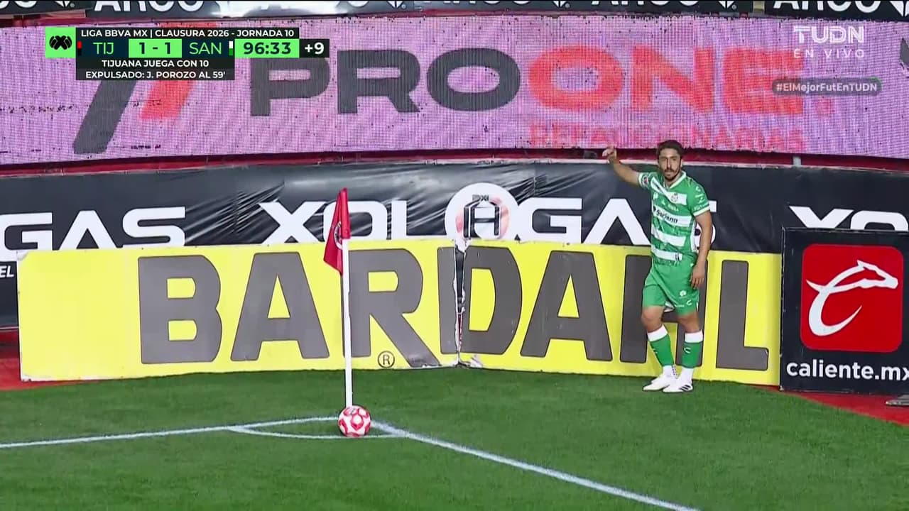 ¡GOL!  anota para Santos Laguna. Lucas Di Yorio