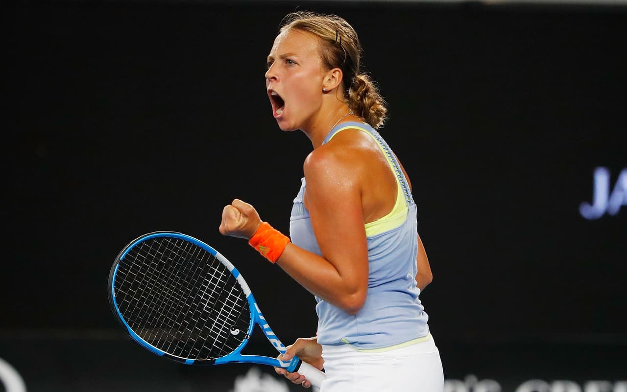 La estonia Anett Kontaveit, número 33 en el ránking mundial, sorprendió a la letona Jelena Ostapenko, vigente campeona de Roland Garros y séptima preclasificada, por 6-3, 1-6 y 6-3.