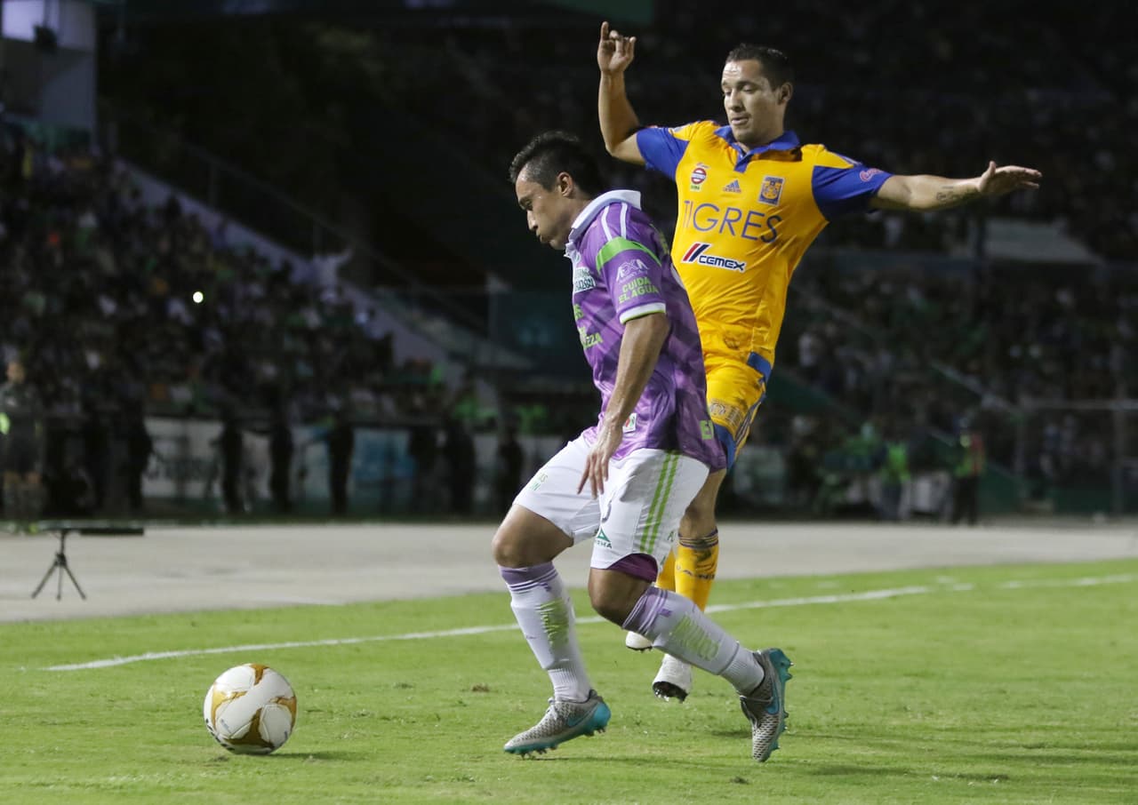 Posesión de la pelota- Tigres pudo sacarle el esférico a Jaguares y con ello redujo sus posibilidades de gol al mínimo.