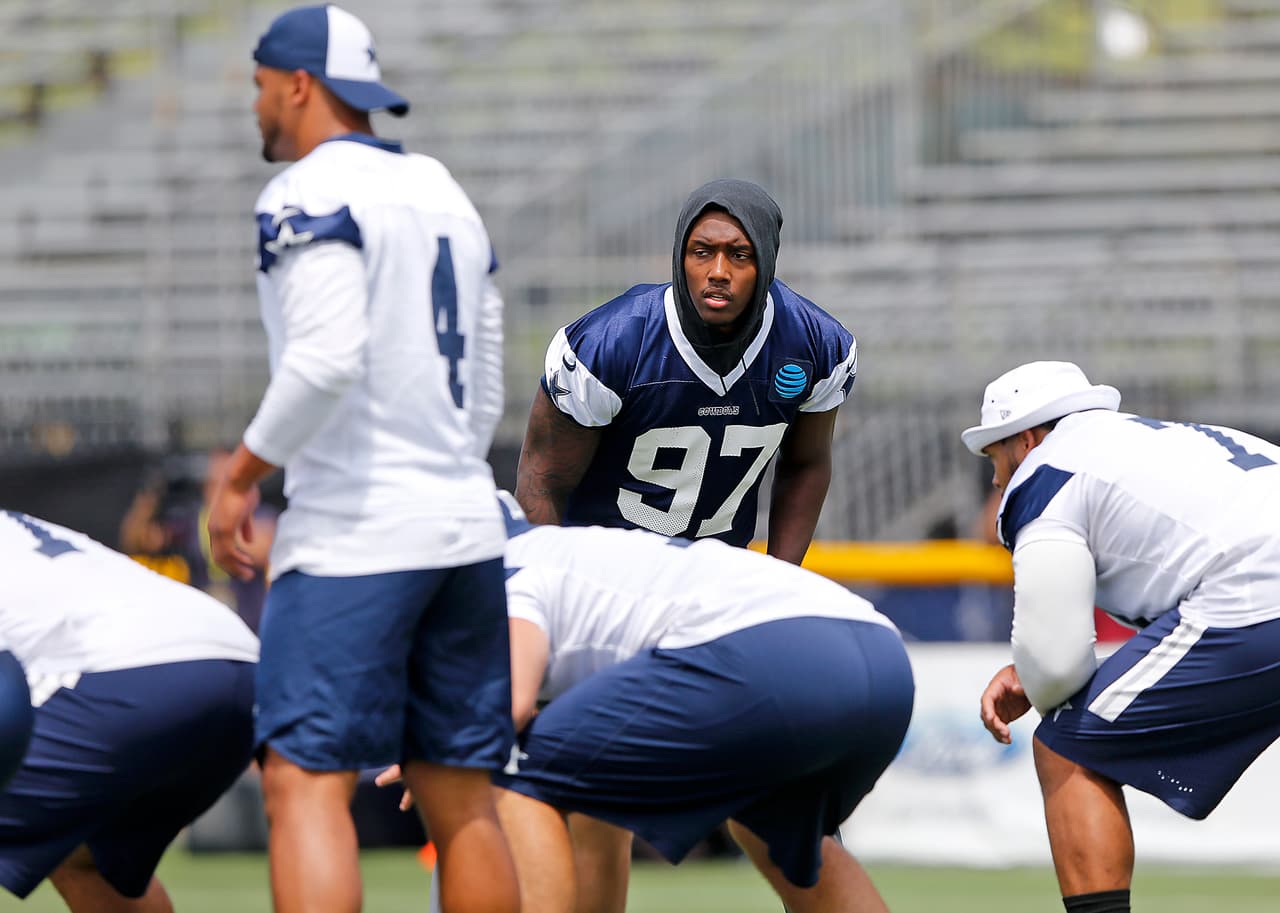 El training camp de los Dallas Cowboys comenzó este lunes 24 de julio en el River Ridge Residence Inn de Oxnard, California con la presencia de todas las estrellas del equipo.