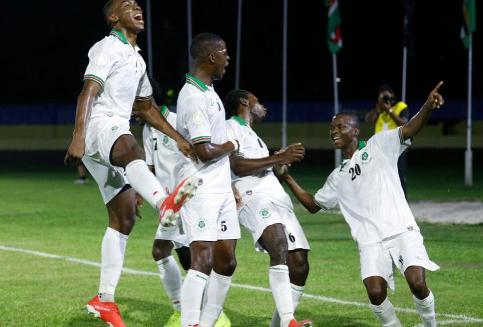 Surinam 
<b>4-0 </b>Dominica.