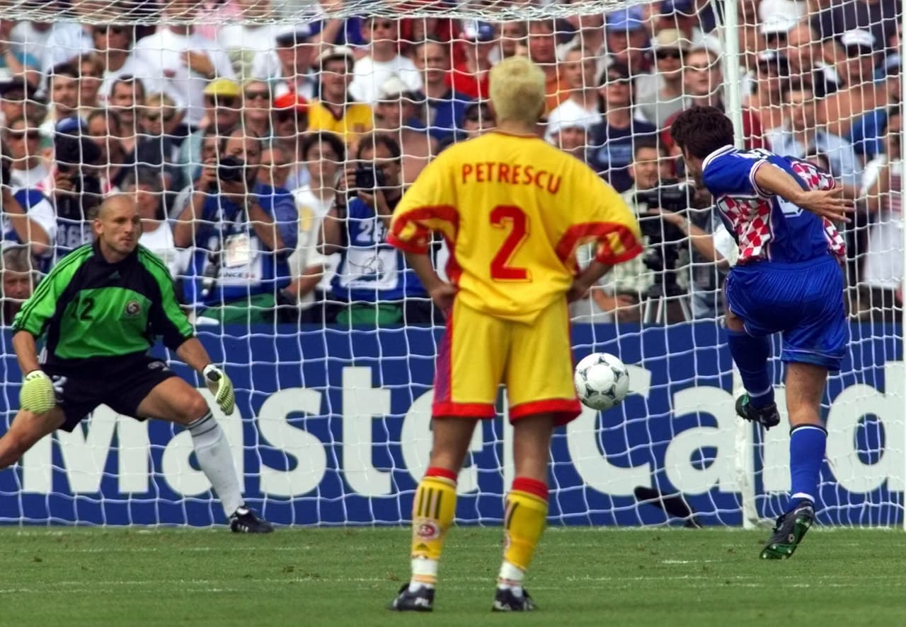 El histórico paso a octavos de final siguió creciendo con un gol de Davor Suker sobre Rumania desde el punto penal, que le dio el boleto a cuartos de final a Croacia.