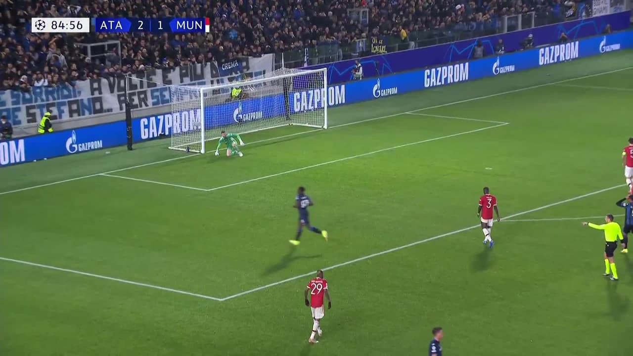 ¡TIRO ATAJADO! disparo por Duván Zapata.