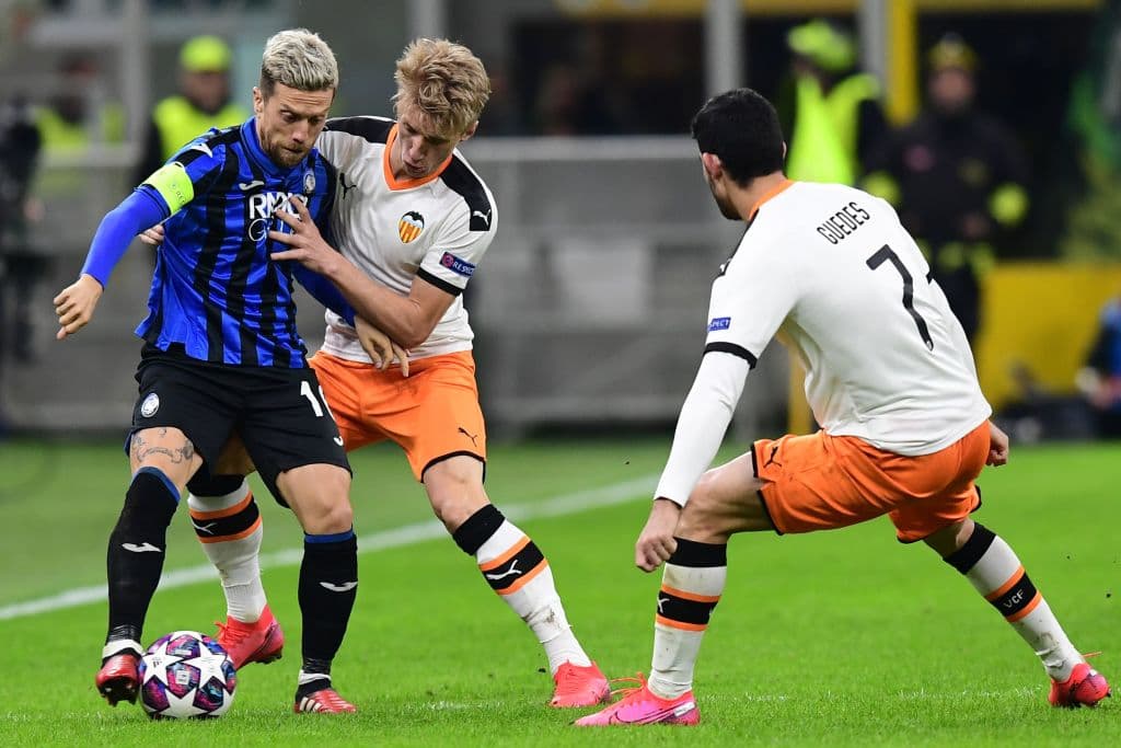 (From L) Atalanta's Argentinian forward Papu Gomez, Valencia's Danish midfielder Daniel Wass and Valencia's Portuguese forward Goncalo Guedes go for the ball during the UEFA Champions League round of 16 first leg football match Atalanta Bergamo vs Valencia on February 19, 2020 at the San Siro stadium in Milan. (Photo by Miguel MEDINA / AFP) (Photo by MIGUEL MEDINA/AFP via Getty Images)