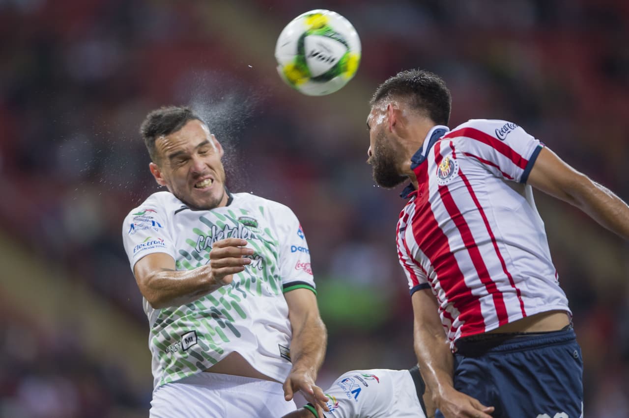 Y tan pronto como empezó el partido, los Cafetaleros se vieron asediados con el juego vertical e incisivo de Chivas, dejando claro que querían mandar un mensaje de quién era el local.