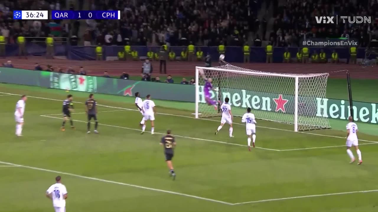 ¡Doble atajada enferma del arquero del Copenhague ante Qarabag!