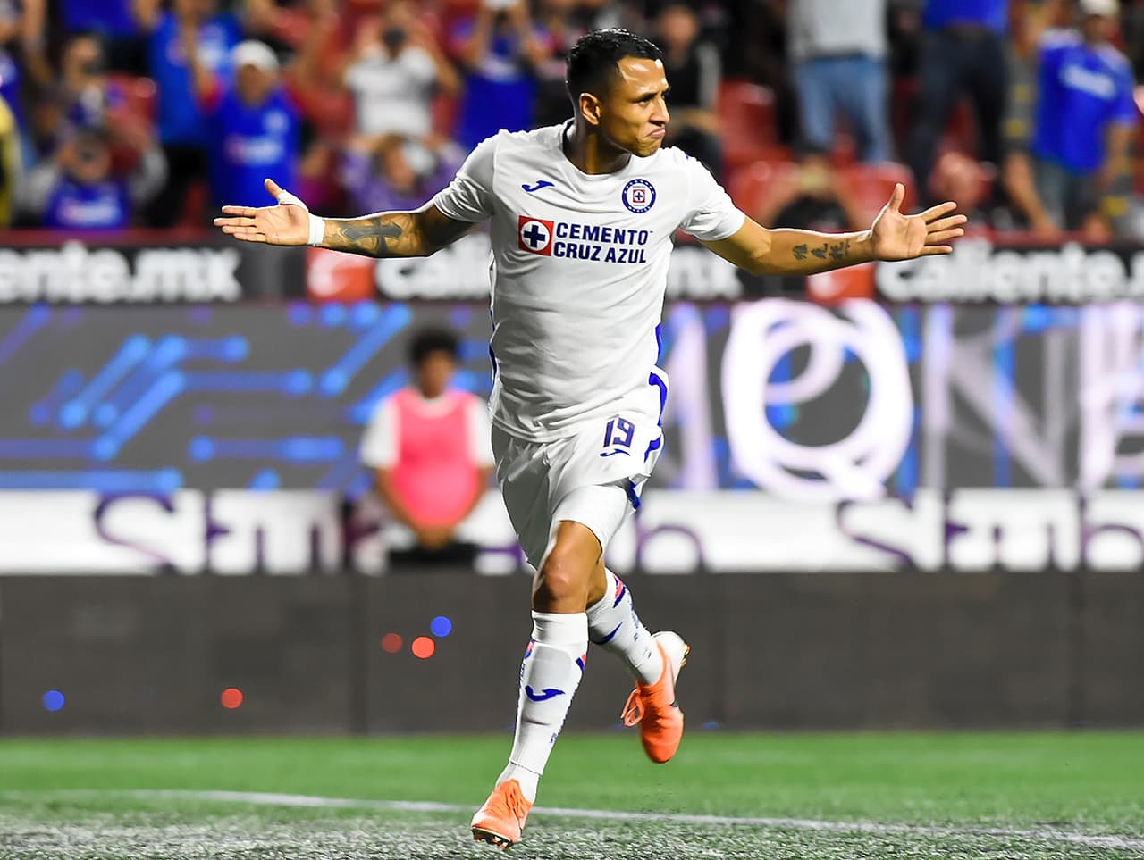 Terrible noticia: Yoshimar Yotún sufre fractura en pretemporada de Cruz Azul