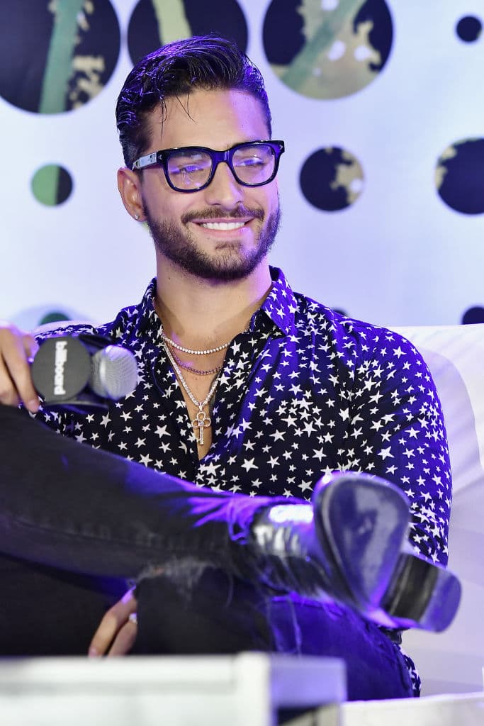 La canción es totalmente de desamor y fue titulada como Hawai.
<br>