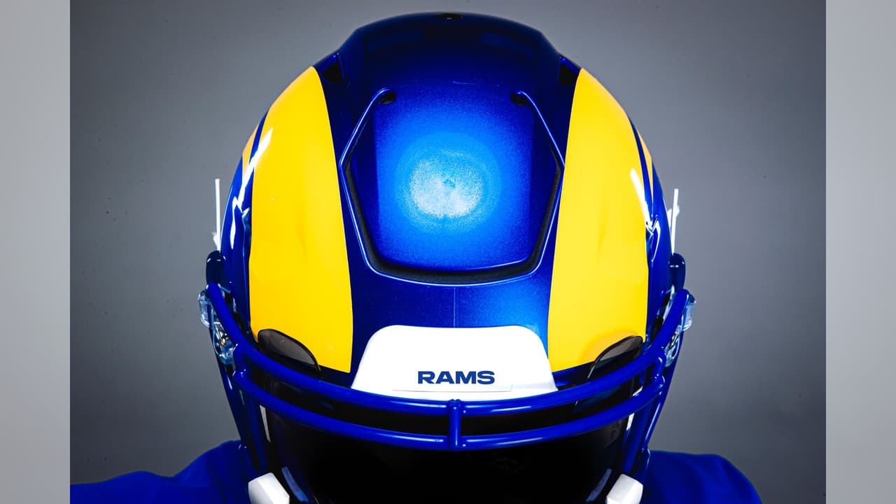 Aquí se aprecia que el casco tiene un tono azul brillante, pero los clásicos cuernos del carnero son más gruesos ahora.