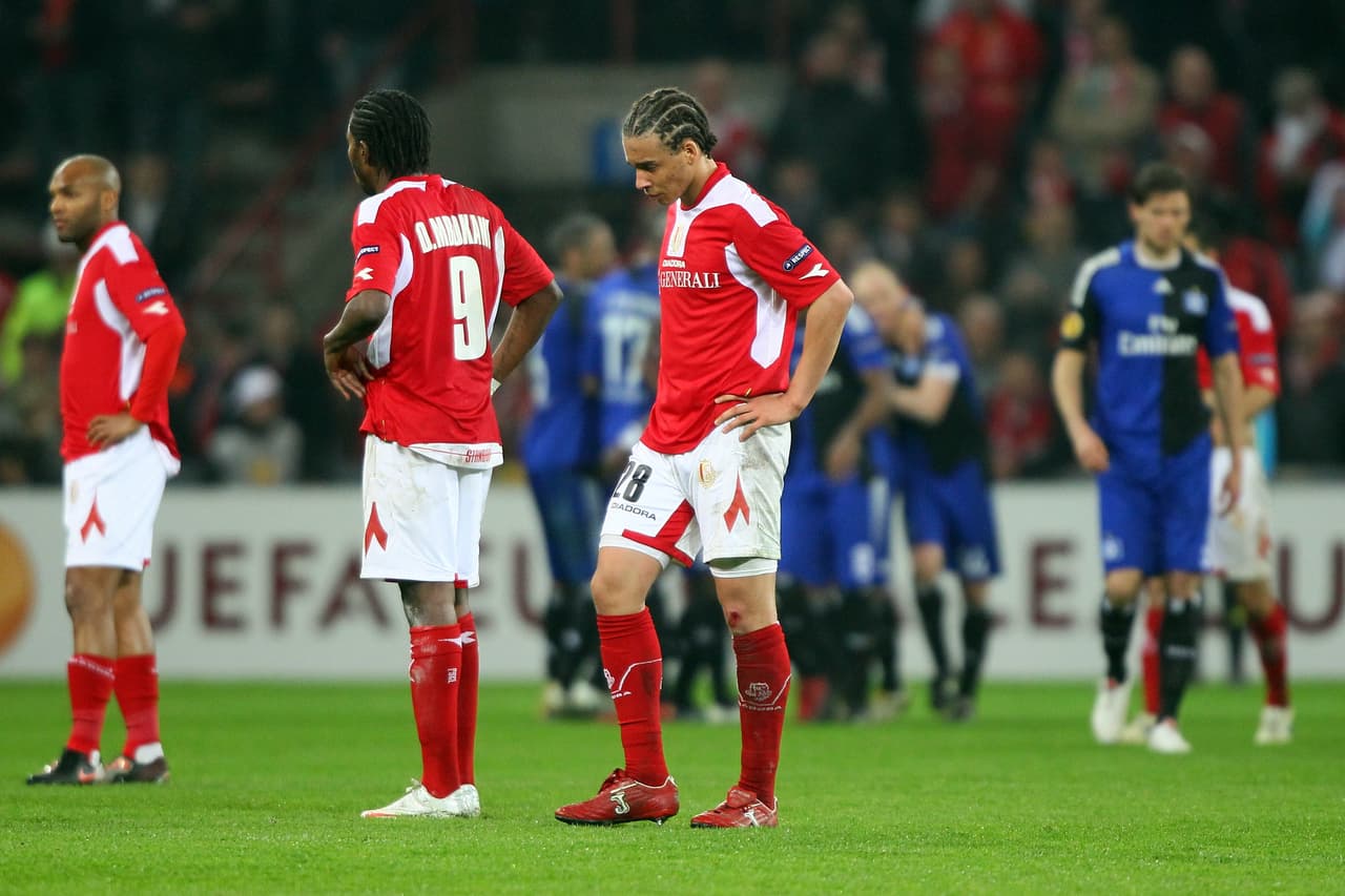 Standard de Liege. La escuadra belga participó en la fase de grupos en la temporada 2009/10, consiguiendo tres derrotas, un empate y una victoria.