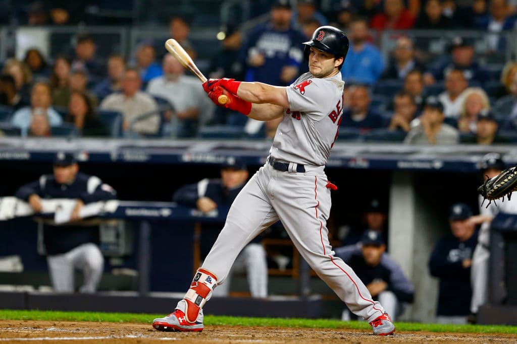 En ese cuarto capítulo, Andrew Benintendi bateó doblete al derecho que empujó a Vázquez, a Jackie Bradley Jr. y a Betts para poner la pizarra 7-0 ante un atónito Yankee Stadium.