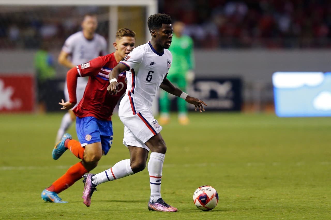 Costa Rica amarró el Repechaje ante su gente en San José al derrotar 2-0 a Estados Unidos y mandarlos al tercer puesto de la clasificación de Concacaf.