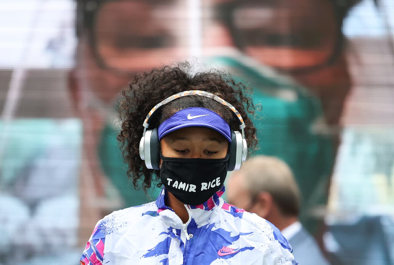 La tenista Naomi Osaka se manifestó de una forma un tanto menos esperanzadora, al asegurar que "este tipo de injusticias suceden todos los días" y lamentó que la sociedad tuviera que llegar a esto para abrir los ojos.