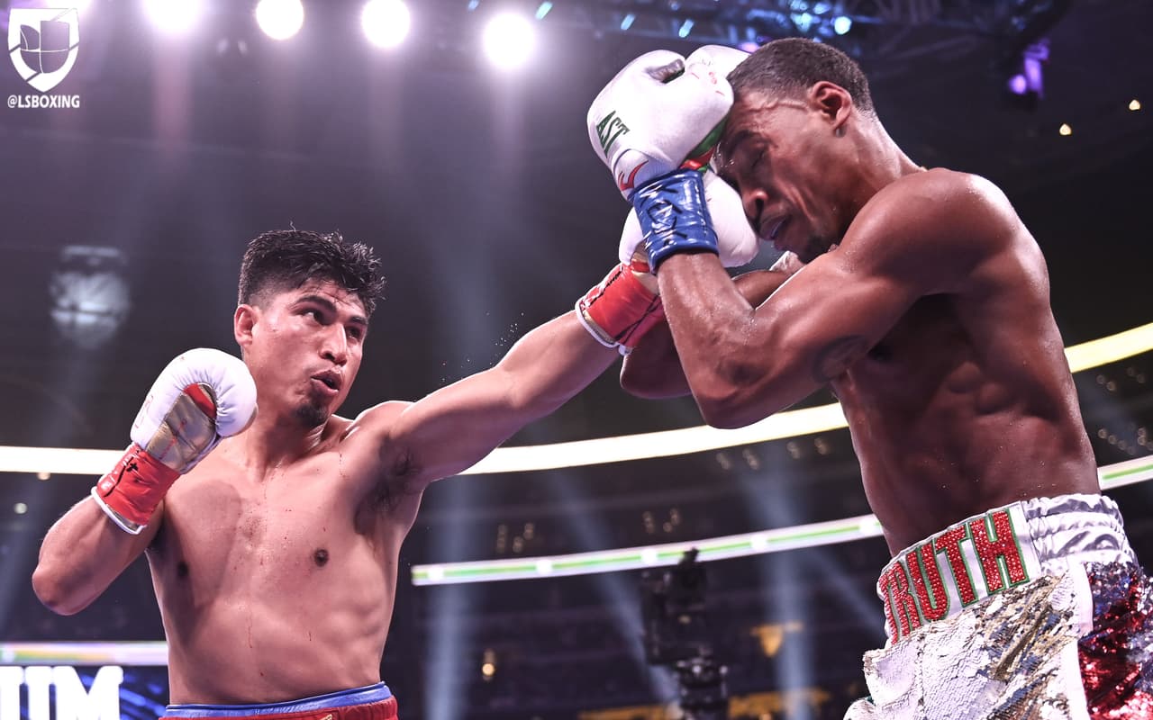Durante toda la contienda, García no pudo ni supo cómo quitarse la letal izquierda de Spence Jr. Por momentos parecía una simple sesión de sparring para el monarca.