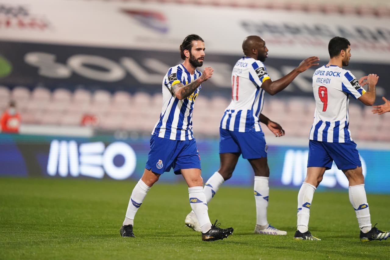 Mateus Uribe (7’) abrió el marcador y Sérgio Oliveira (60’) sentenció el resultado. Porto y Gil Vicente acumulan 48 y 19 unidades en la Primeira Liga. El siguiente compromiso de los Dragones será ante Juventus por un lugar en los Cuartos de la UEFA Champions League.