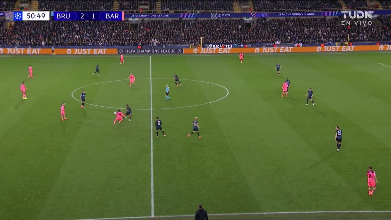 ¡TIRO ATAJADO! disparo por Lamine Yamal.