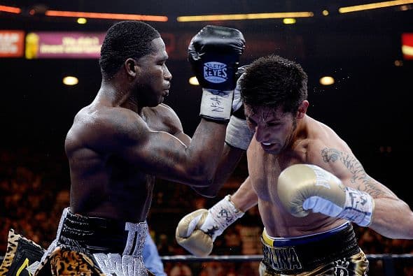 Adrien broner derrotó a John Molina por decisión unánime en una pelea que dejó mucho que desear.