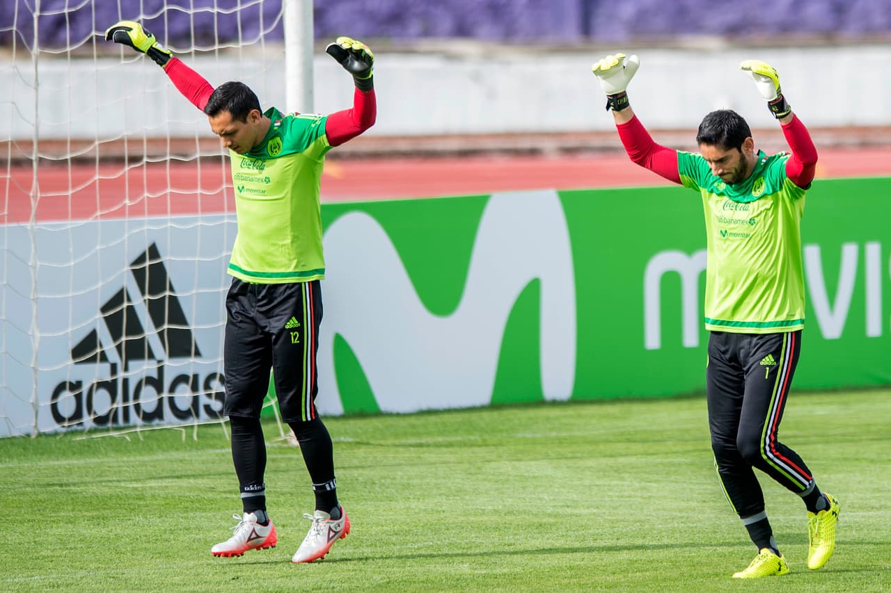 A la espera de la llegada, este martes, de Guillermo Ochoa desde Bélgica, donde juega con el Standard de Lieja.