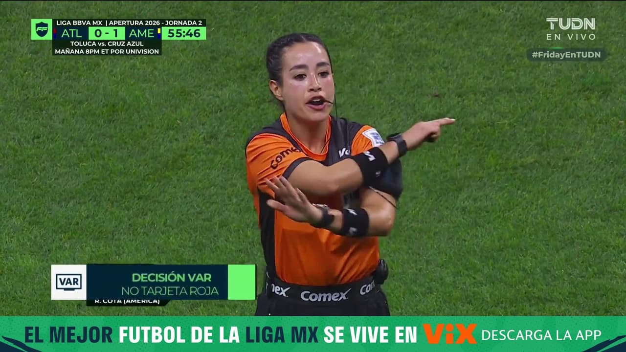 ¡El Piojo se molesta por la decisión de la silbante!