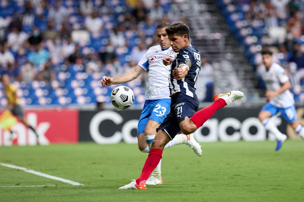 Un solitario gol de Maxi Meza le da la victoria 1-0 a Monterrey y toman una cómoda ventaja en las semifinales de la Concacaf Liga de Campeones frente a Cruz Azul.