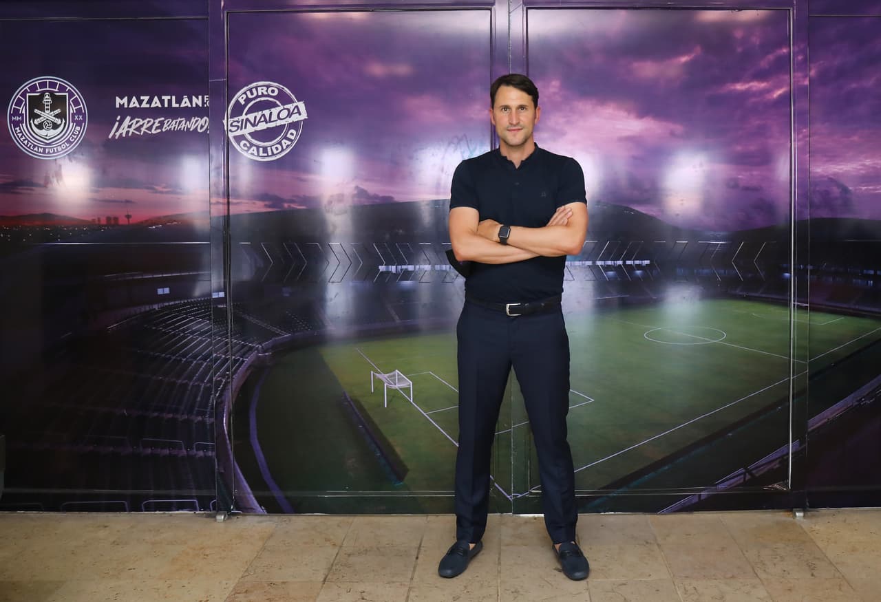 Beñat San José desembarca en el puerto de Mazatlán para dirigir