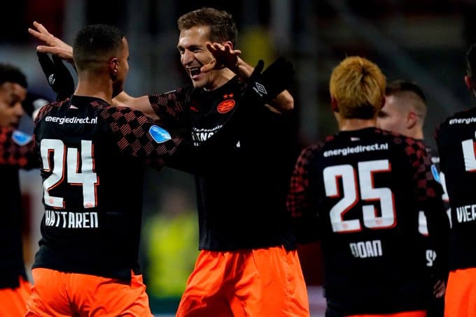 El PSV empata 1-1 en su visita al Emmen, los goles fueron de Schwaab y Kolar para los locales; Érick Gutiérrez se quedó en la banca.