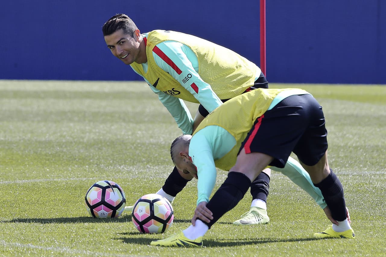 Cristiano Ronaldo (Real Madrid C.F.) - La Selección de Portugal jugará en el camino a Rusia 2018 con Hungría este sábado 25 de marzo y luego jugará un amistoso con Suecia.