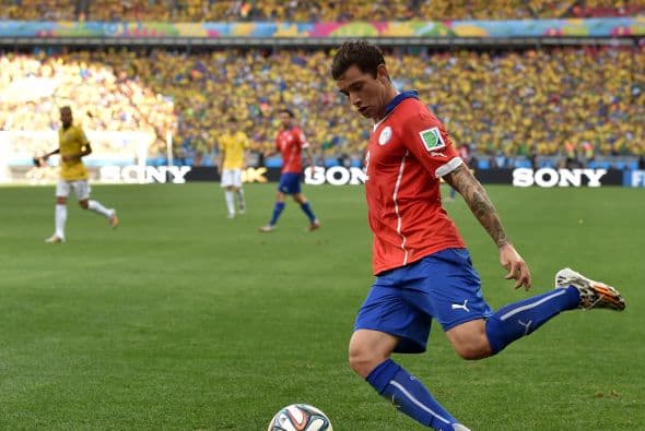 18.- Gonzalo Jara - Jara fue el eslabón que no alcanzó por cuajar en la línea de 3 que planteó Sampaoli. Como líbero echaba para atrás a su línea y eso causó que el Tri, con muy poco, ganara metroas y oportunidades. Calificación: 5