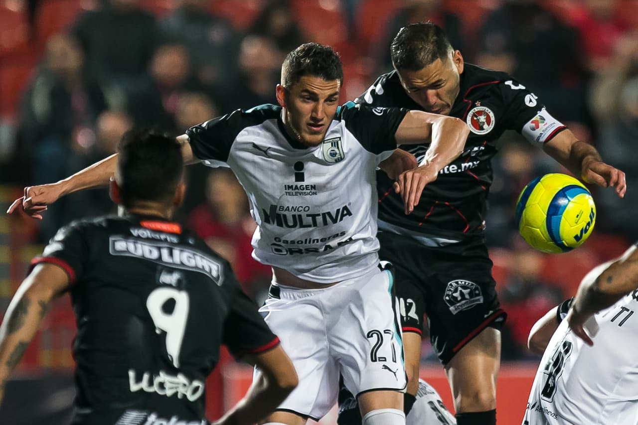 El invicto de Xolos se acabó, Gallos se metió en el Estadio Caliente y le pegó 2-0 en la fecha seis del Clausura 2018.