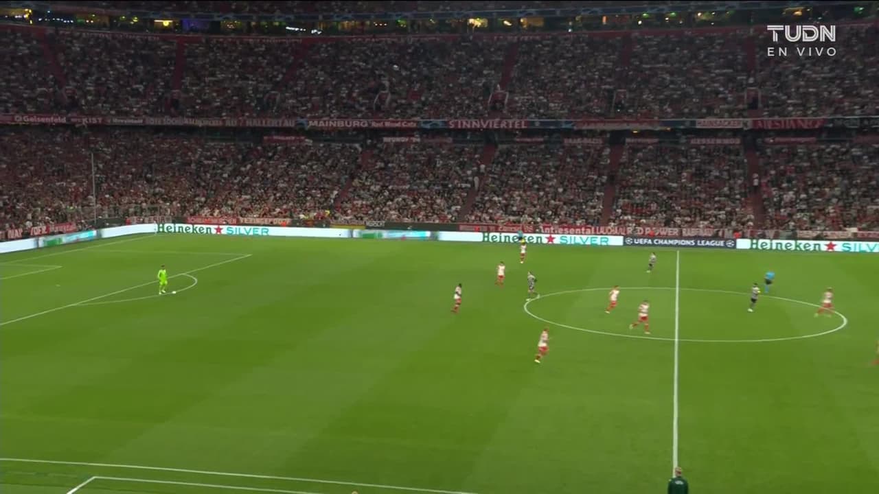 Arranca el partido y la pelota está en juego.