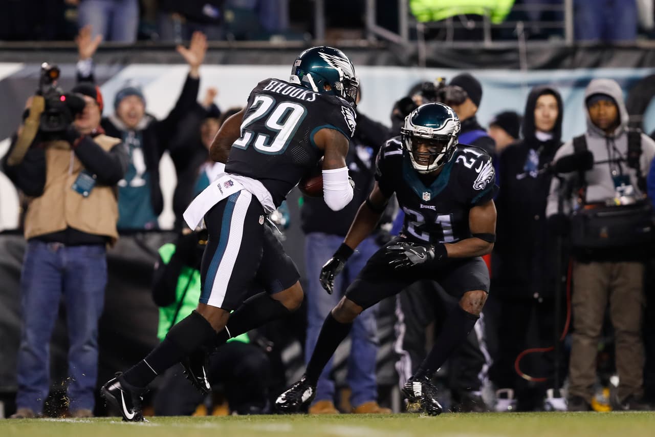 Philadelphia Eagles defensive back Terrence Brooks (29) runs with the ball after intercepting a pass during an NFL football game against the New York Giants on Thursday, Dec. 22, 2016 in Philadelphia. Philadelphia won 24-19. (Aaron M. Sprecher via AP)