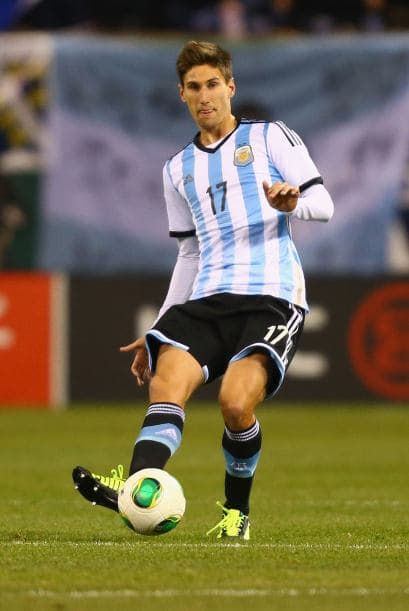 Federico Fernández. Posición: Defensa. Fecha de nacimiento: 21 de febrero de 1989 (25 años). Club: Napoli, Italia.