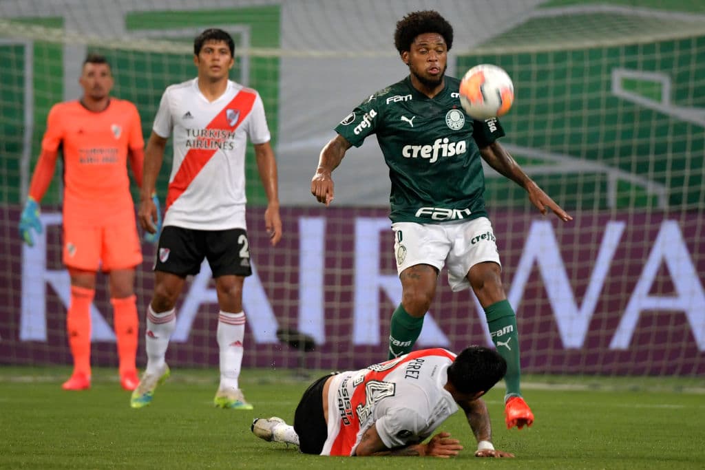 River logra vencer 0-2 al Palmeiras, pero con dos penales anulados por el VAR, los argentinos se quedaron a un gol de mandar la resolución a los penales.