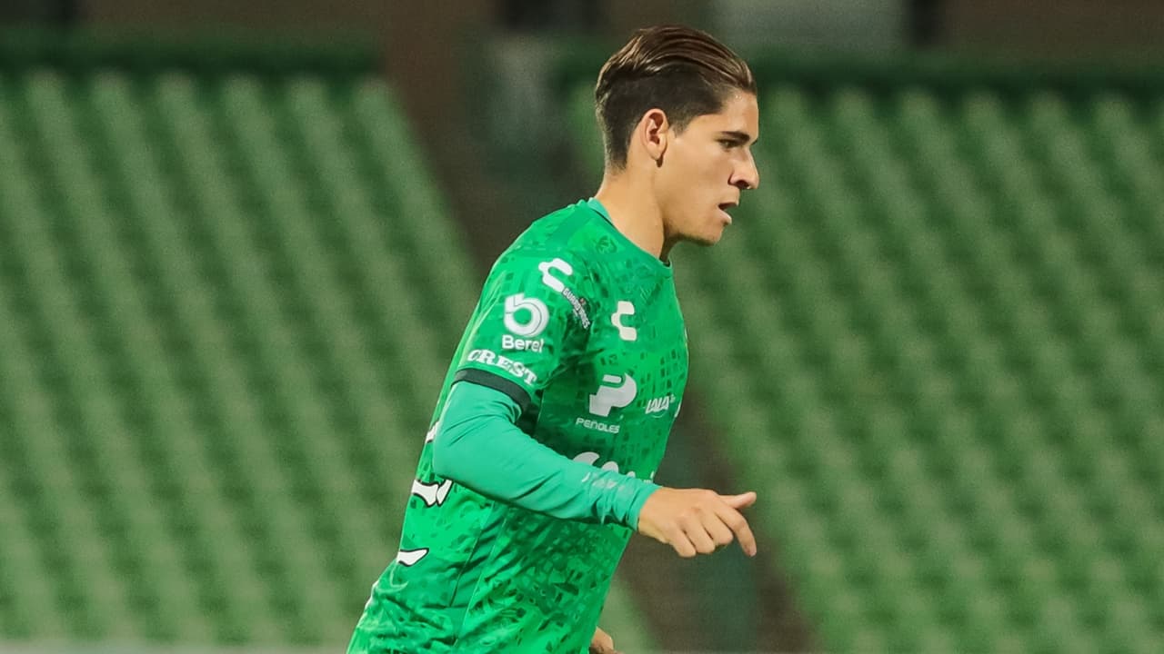 Fentanes: "Veo elegible a Santiago Muñoz para jugar con el primer equipo"