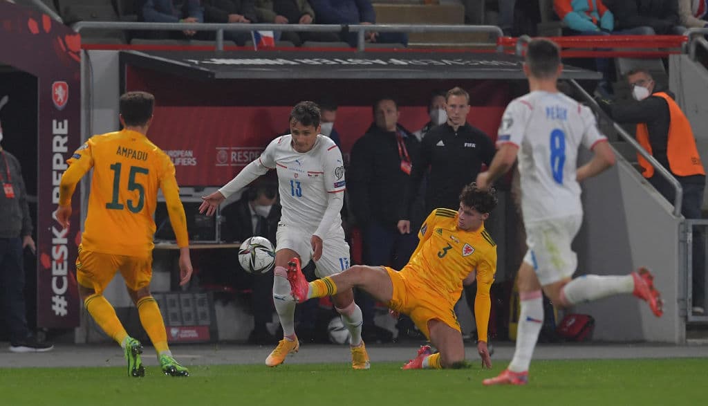 Croacia golea 0-3 en su visit a Chipre, Rusia vence en casa 1-0 a Eslovaquia y tenemos doble empate en el Republica Checa vs Gales (2-2) y en el Turquía Noruega (1-1).